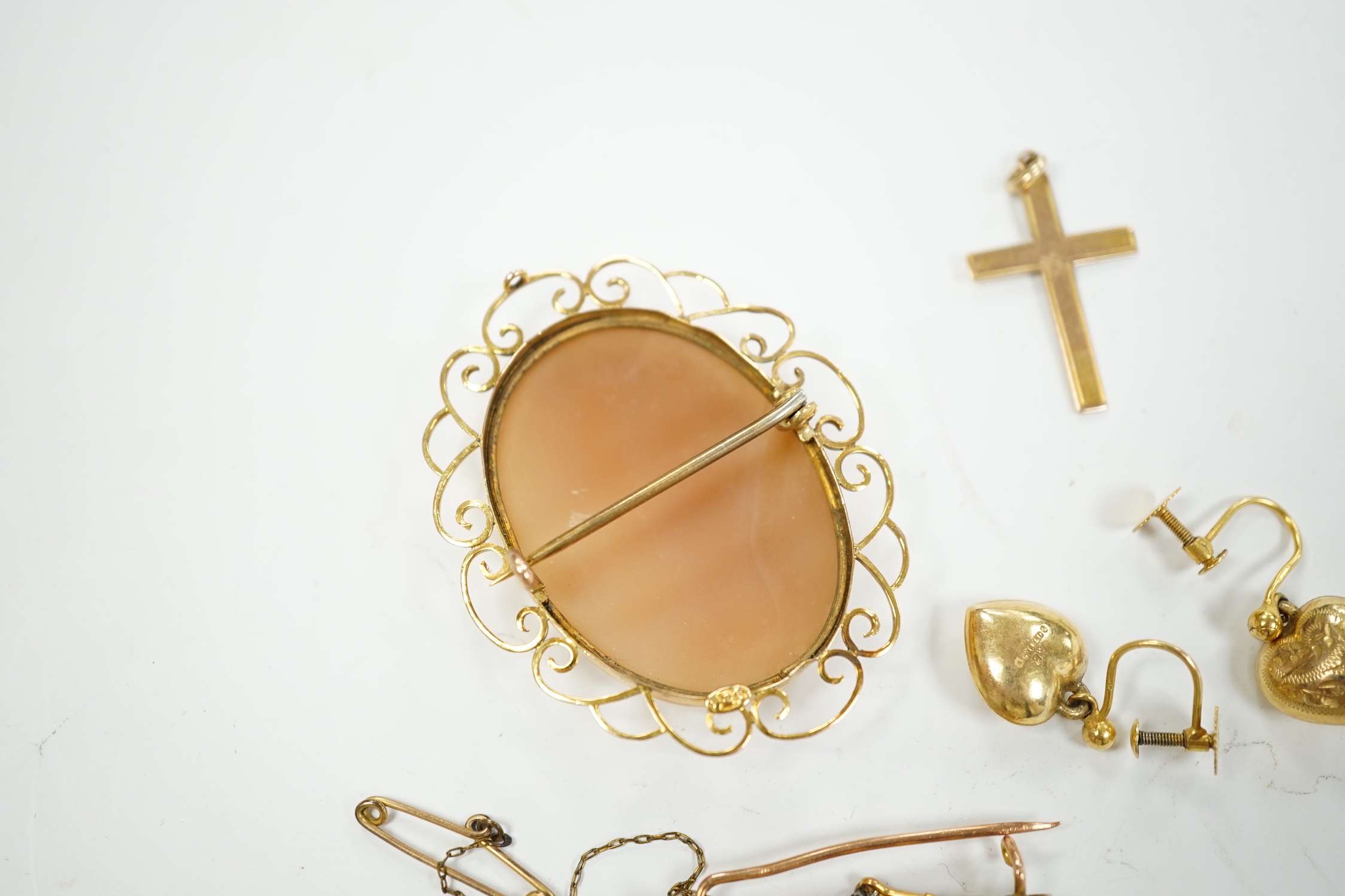 A 9ct and white opal cluster set bar brooch, a 9ct mounted oval cameo shell brooch, a pair of 9ct gold heart shaped drop earrings and a 9ct cross pendant, gross weight 13.4 grams.